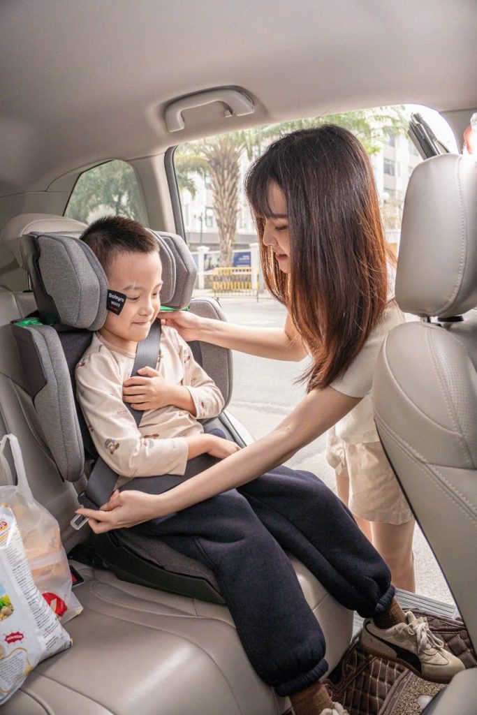 Thiết Bị An Toàn Cho Trẻ Em Trên Ô Tô: Tuân Thủ Luật 2026 & Bảo Vệ Con Đúng Cách